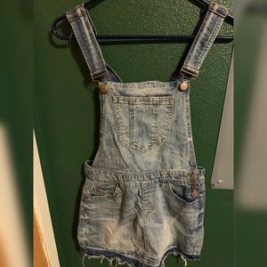 Not Gonna Chase You Skirtall - Light Wash